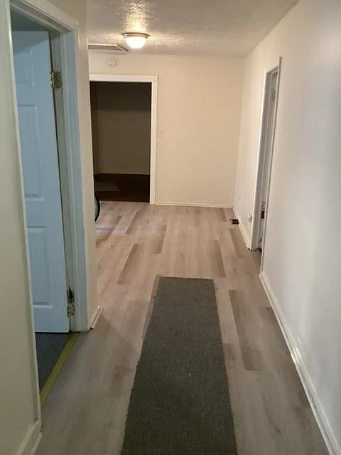 3 bed, 1000 sqft, $1,400 — Photo 2