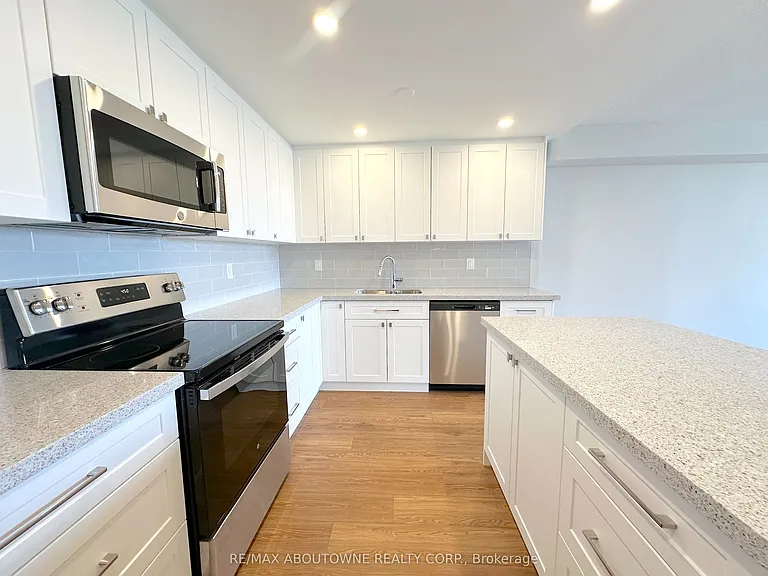 165 La Rose Ave #916 — Photo 7