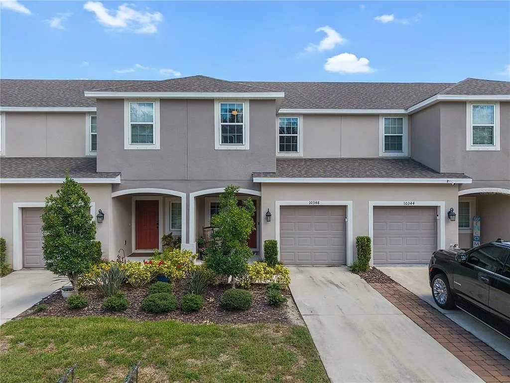 3 bed, 2.5 bath, 1407 sqft, $2,300 — Photo 1