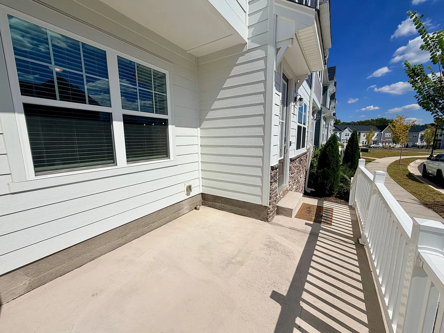 Beautiful 3BR Townhouse in Terraces at Farmington; Available Furnished or Unfurnished! — Photo 3