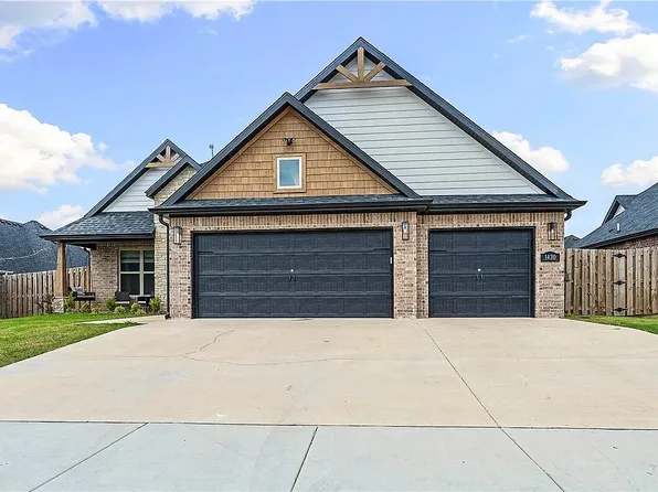 1530 Paragon Dr, Centerton, AR 72719