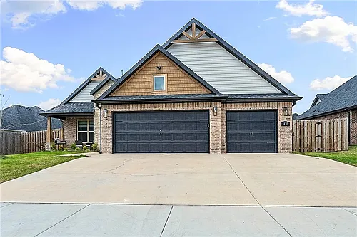 1530 Paragon Dr Photo 1