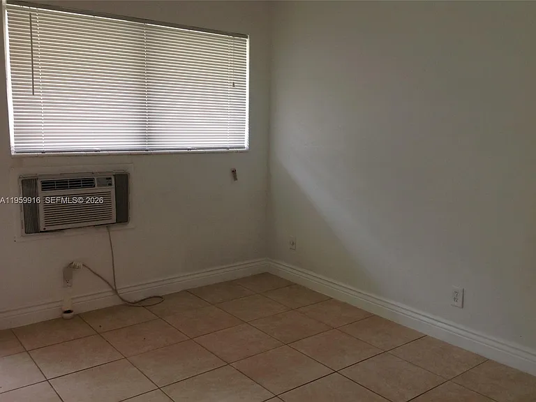 280 SW 11th Ave #5 — Photo 9