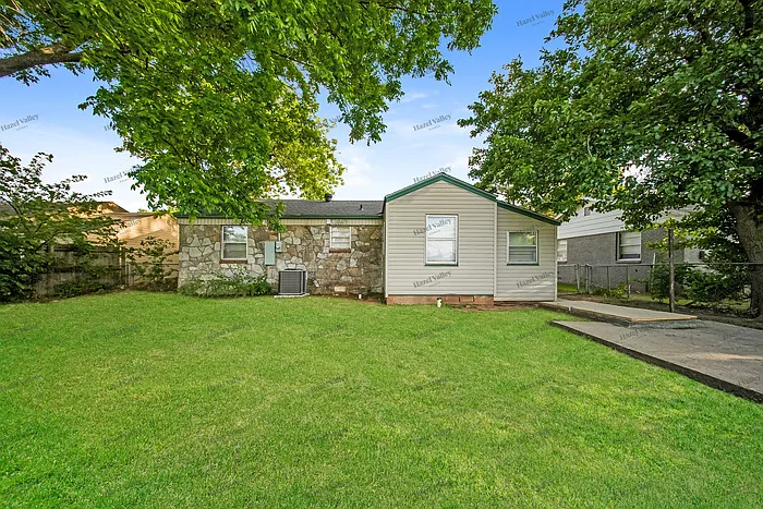 1529 SW 37th St — Photo 11