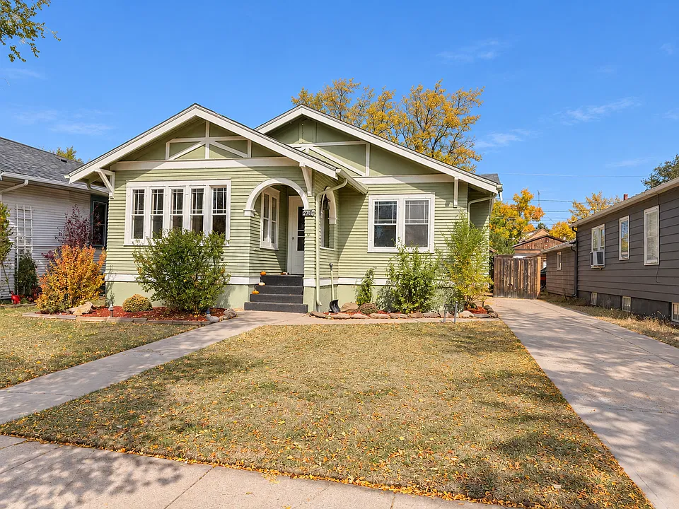 208 E 2nd Ave #1