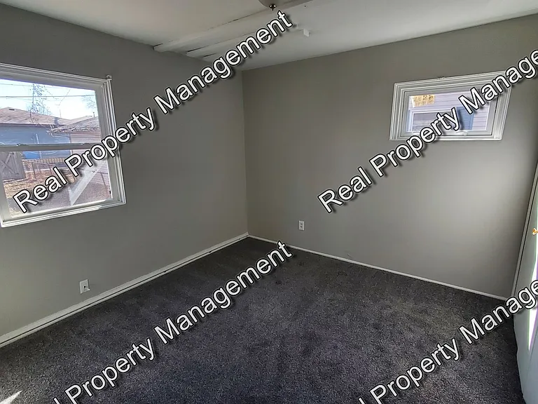 6533 Missouri Ave — Photo 8