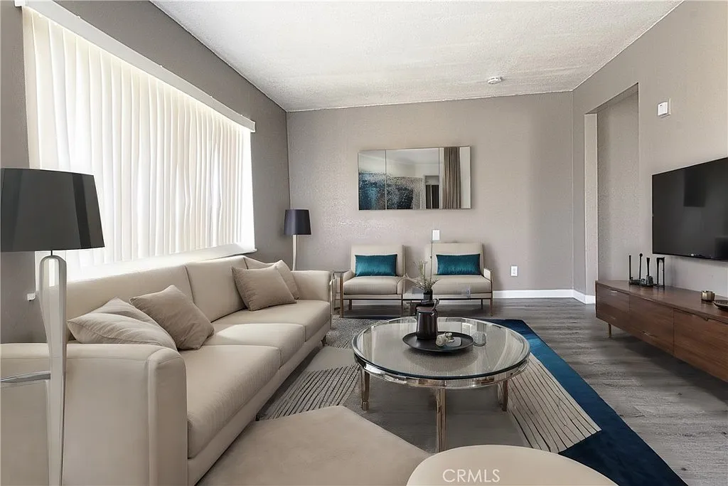 2 bed, 825 sqft, $1,100 — Photo 3