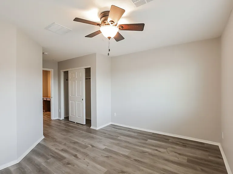 1575 E Elgin St — Photo 15