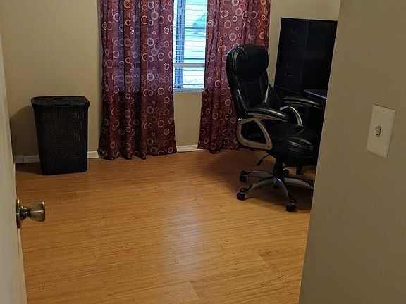 5th image of 8106 E Des Moines St