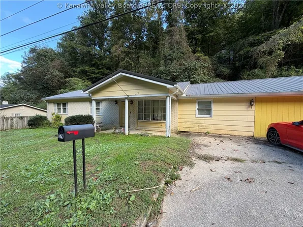 279 Hidden Valley Rd, Chapmanville, WV 25508