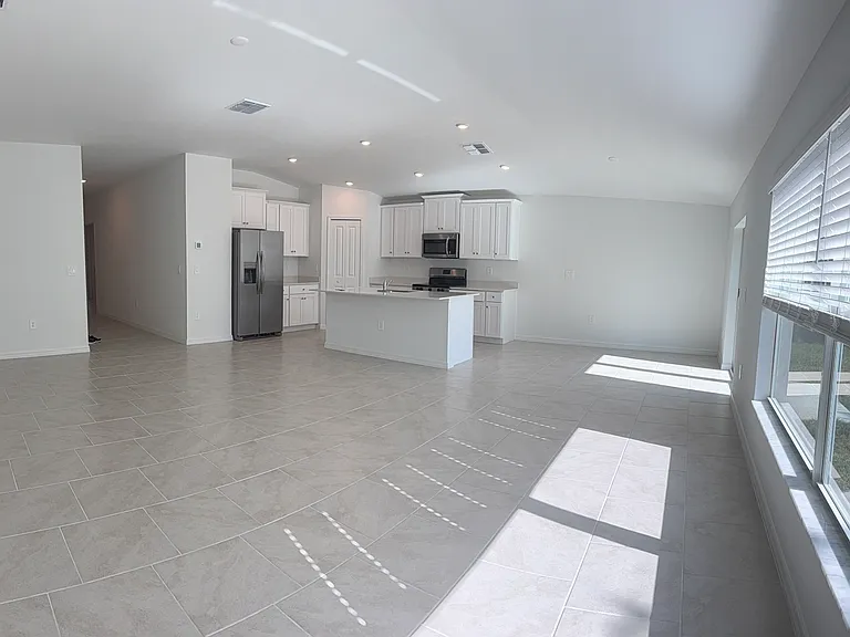 20207 Benton Ave — Photo 3