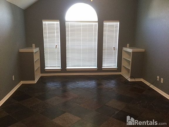 5th image of 5304 Briarwood Dr