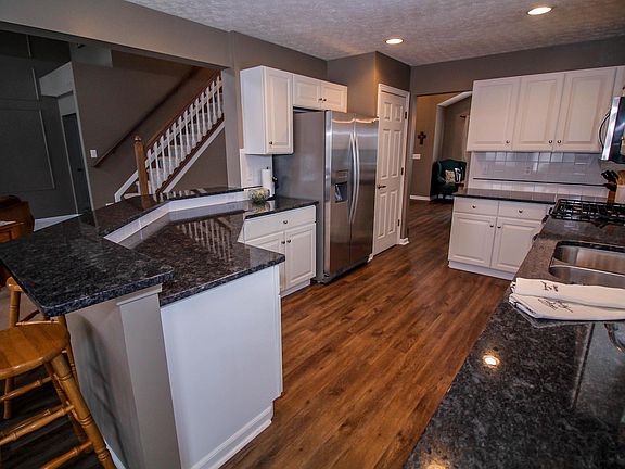 4th image of 7874 Wiltshire Dr