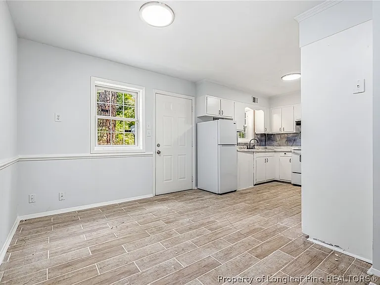 2326 Barrington Cir — Photo 13
