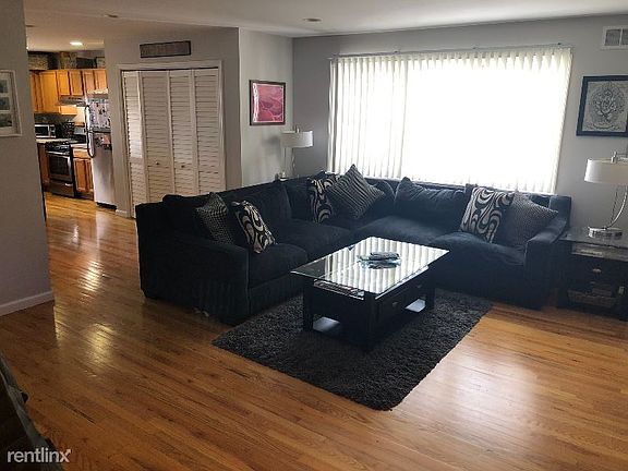 3rd image of 27B Grant St