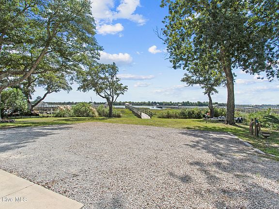 4th image of 516 Twisted Oak Lane