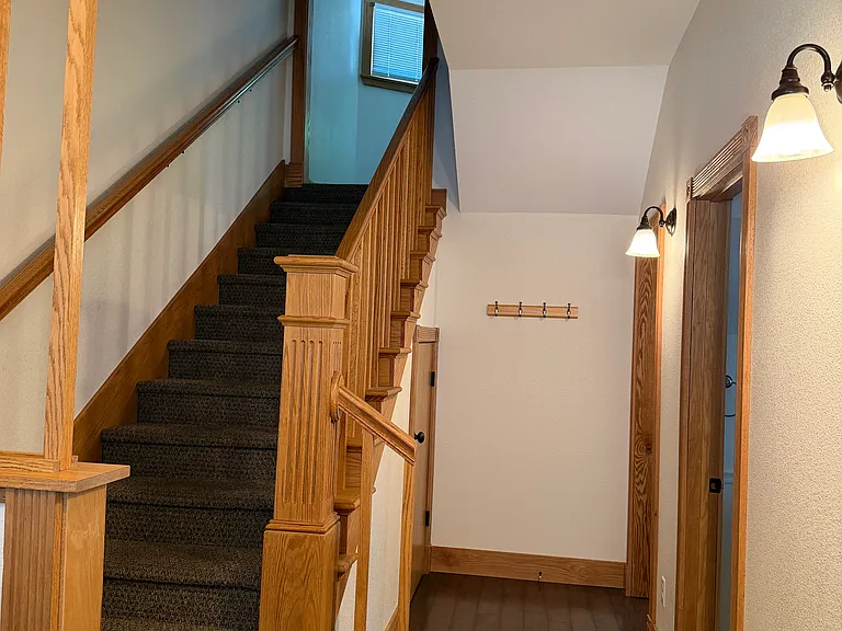 Pine St — Photo 15