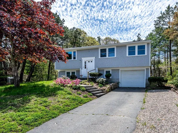 3 Tri-Town Circle, Mashpee, MA 02649
