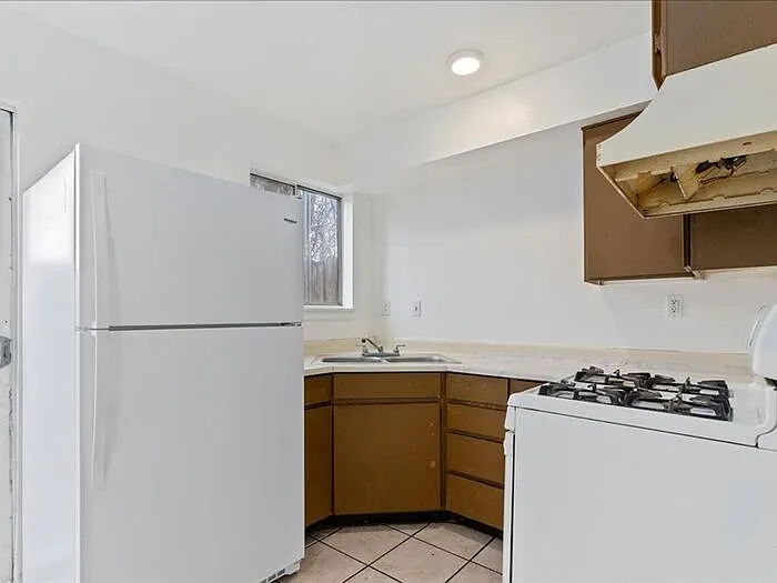 1211 W Iola Ave #6 — Photo 9
