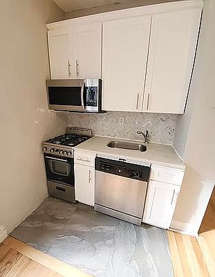 2nd image of 991 Carroll St #18