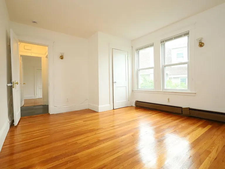 98 Woodside Ave — Photo 11