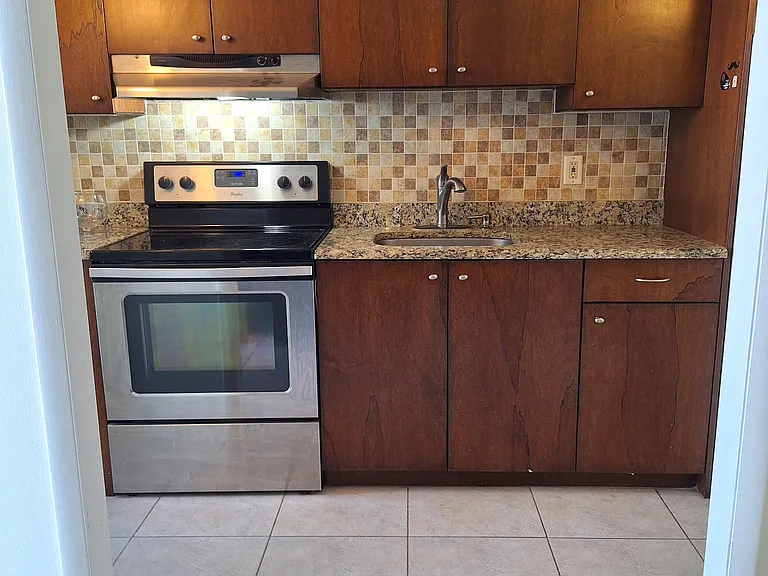 77 Overbrook Blvd #2 — Photo 4