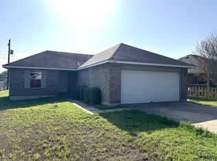 1507 S Medina St, Lockhart, TX 78644