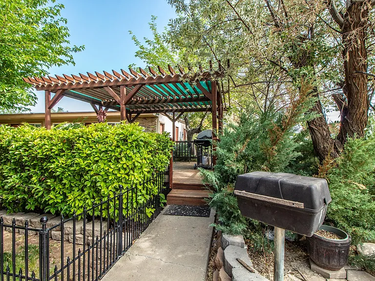2704 N Dustin Ave — Photo 40
