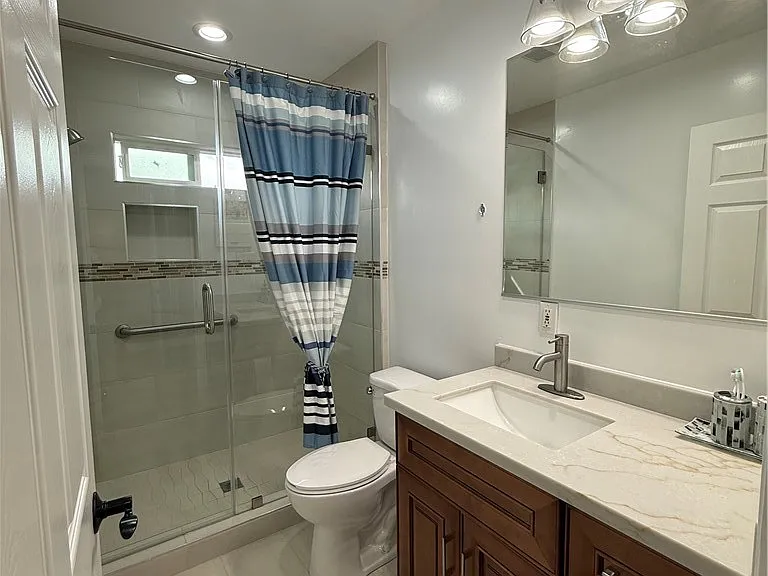 1216 S Cochran Ave — Photo 16
