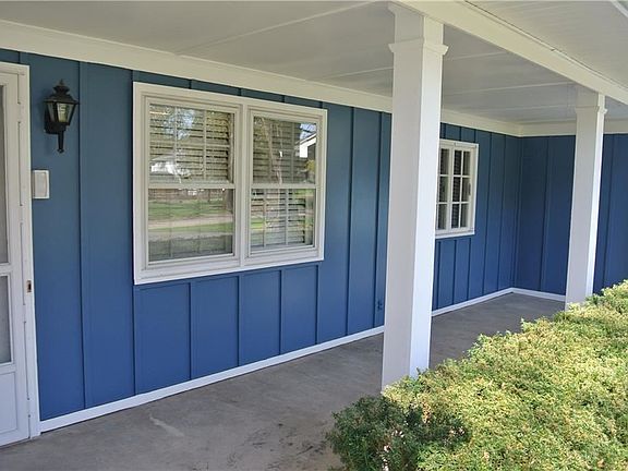 3rd image of 60 Shire Oaks Dr