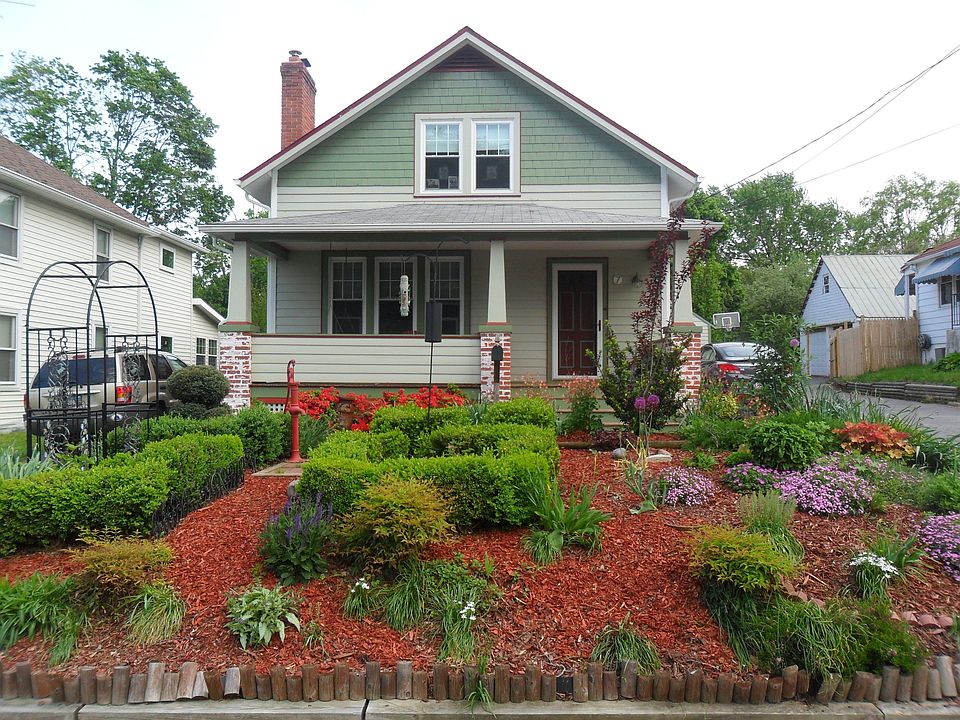 7 Cedar Ave Front