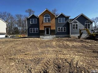 7 Eagles Nest Ter, West Milford, NJ 07480