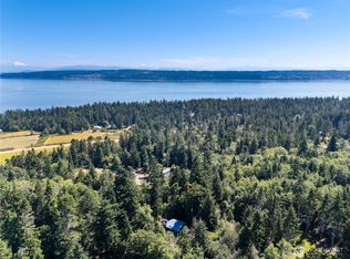671 Edmonds Rd, Coupeville, WA 98239
