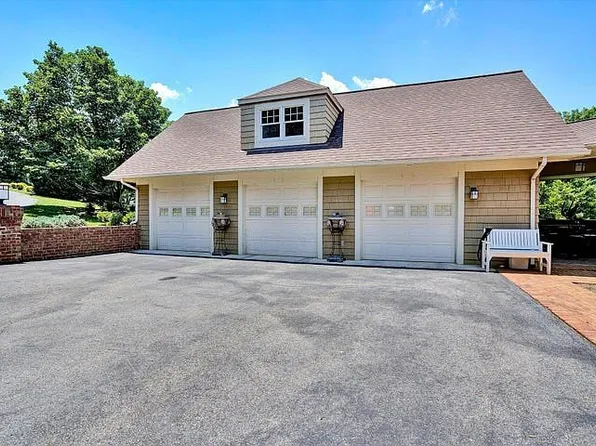70 Homeplace Cir, Moneta, VA 24121