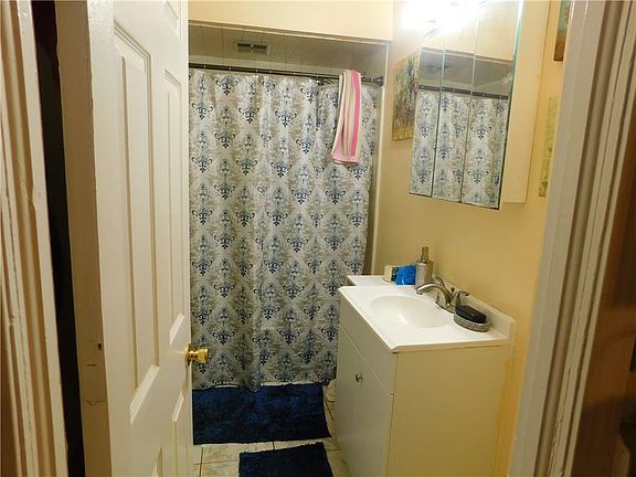 5th image of 37 Lincoln Ave