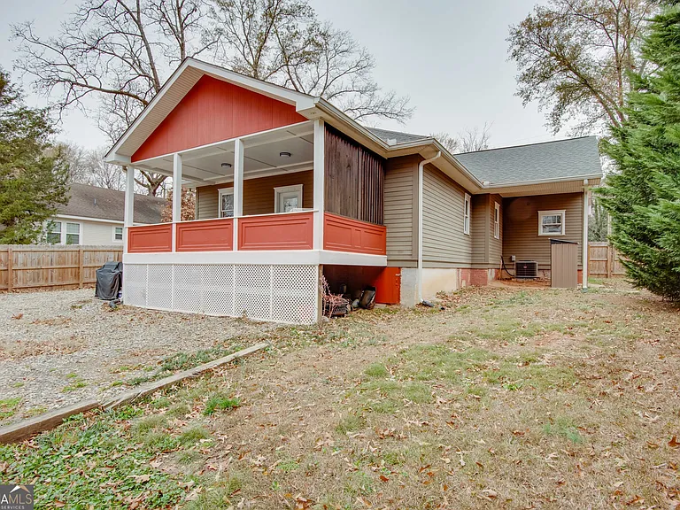 1698 Temple Ave — Photo 34