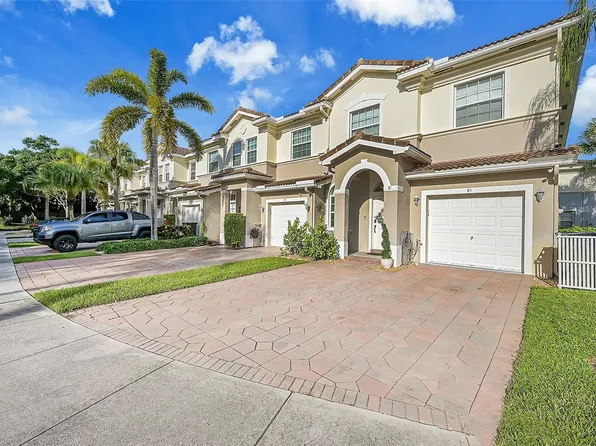 81 Legacy Court, Delray Beach, FL 33445