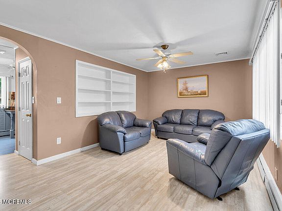 5th image of 226 Carol Drive