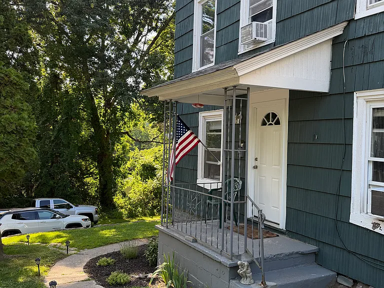 1 1/2 Tyler Ave #A — Photo 10