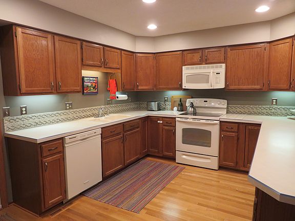 Kitchen, hardwood floor