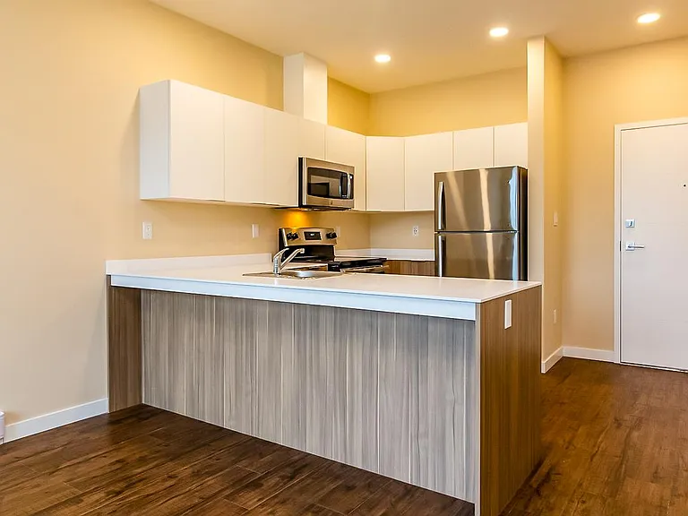 1085 Goldstream Ave — Photo 19