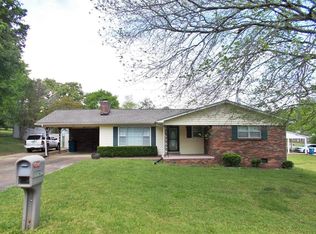 125 E Lockhart St, Camden, TN 38320