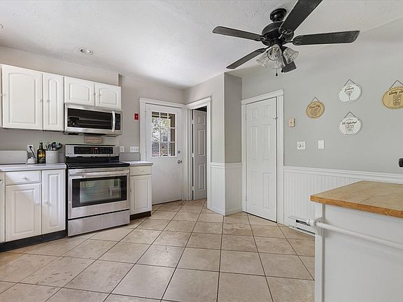 3rd image of 22 Oneida Ave