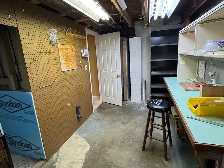 2906 Breezy Ter — Photo 24