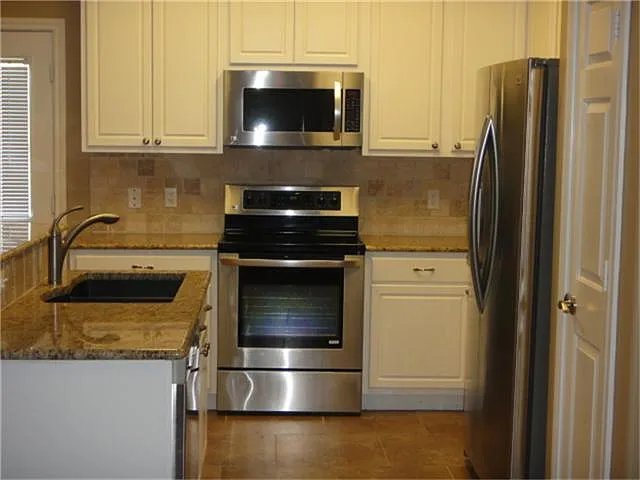 25254 Finchgrove Ln — Photo 3