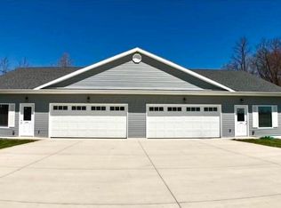 1598 Spring Village Ln, Ontario, OH 44906