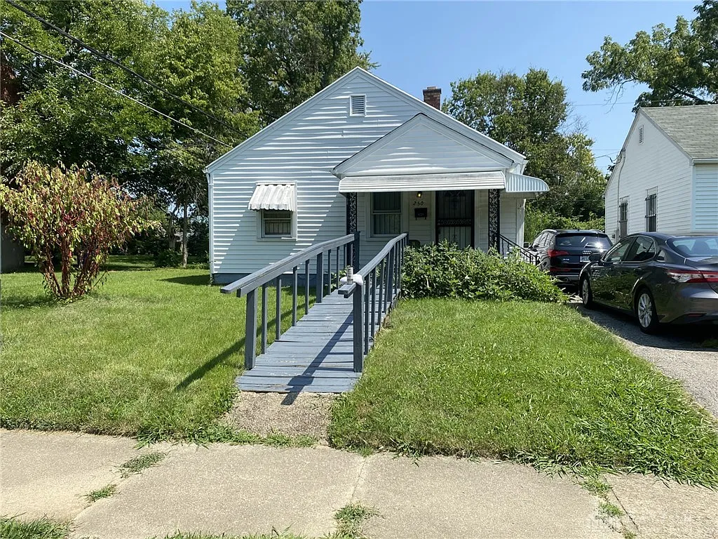 250 Shoop Ave photo 1