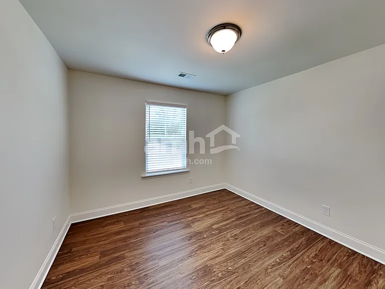 5085 Hudson Valley Dr — Photo 28