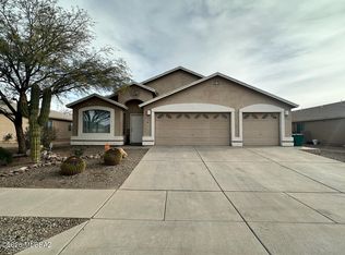 7585 S Carlisle Ave, Tucson, AZ 85746