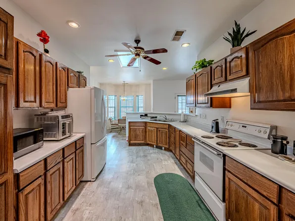 2000 Turrietta Ln SW, Albuquerque, NM 87105